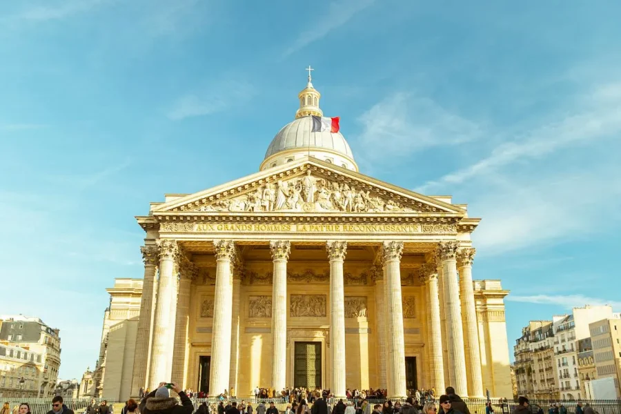 Paris Pantheon to Notre Dam Walking Tour with Tickets
